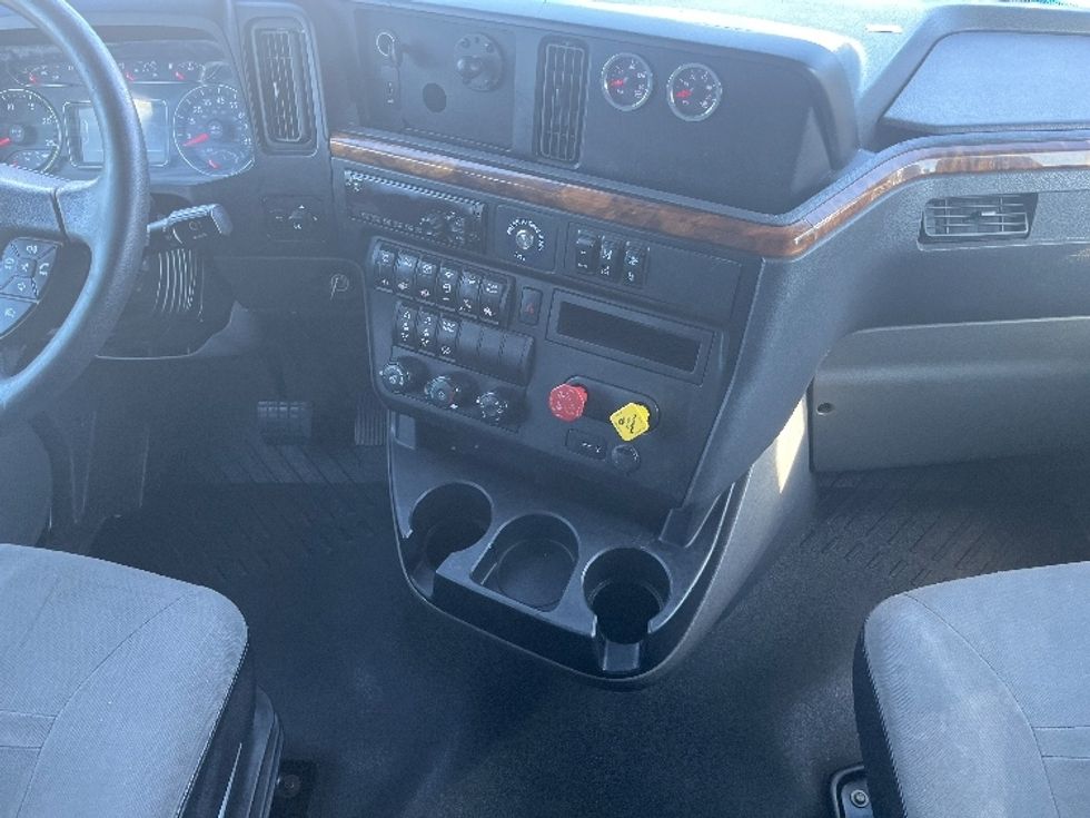 Sleeper Tractor-Heavy Duty Tractors-International-2020-LT625-El Paso-TX-734,173\n\t\tmiles-$ 29,250 - Image 12