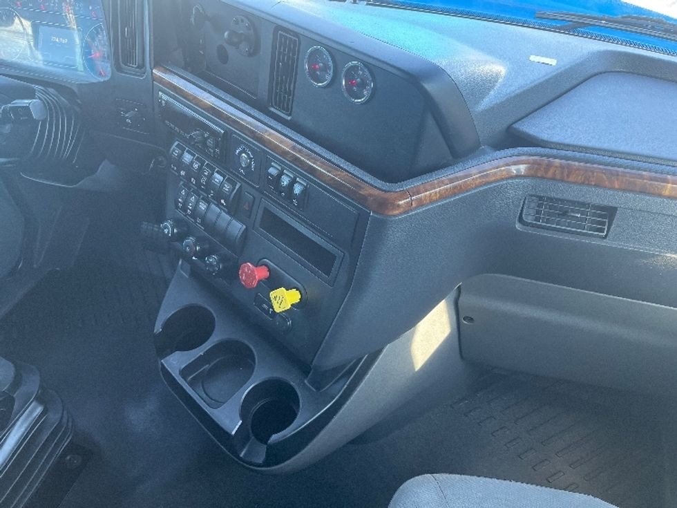 Sleeper Tractor-Heavy Duty Tractors-International-2020-LT625-El Paso-TX-734,173\n\t\tmiles-$ 29,250 - Image 15