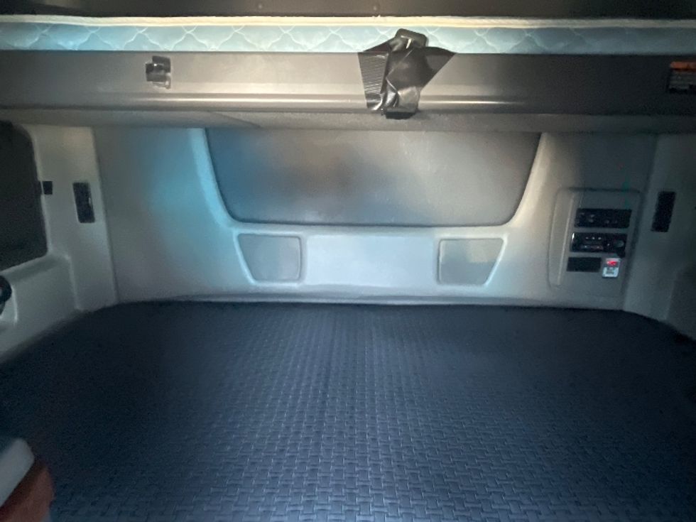 Sleeper Tractor-Heavy Duty Tractors-International-2020-LT625-El Paso-TX-734,173\n\t\tmiles-$ 29,250 - Image 16