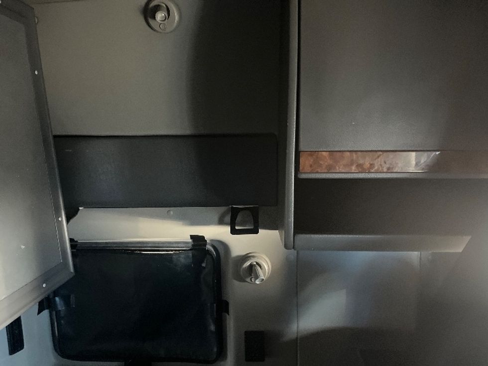 Sleeper Tractor-Heavy Duty Tractors-International-2020-LT625-El Paso-TX-734,173\n\t\tmiles-$ 29,250 - Image 18