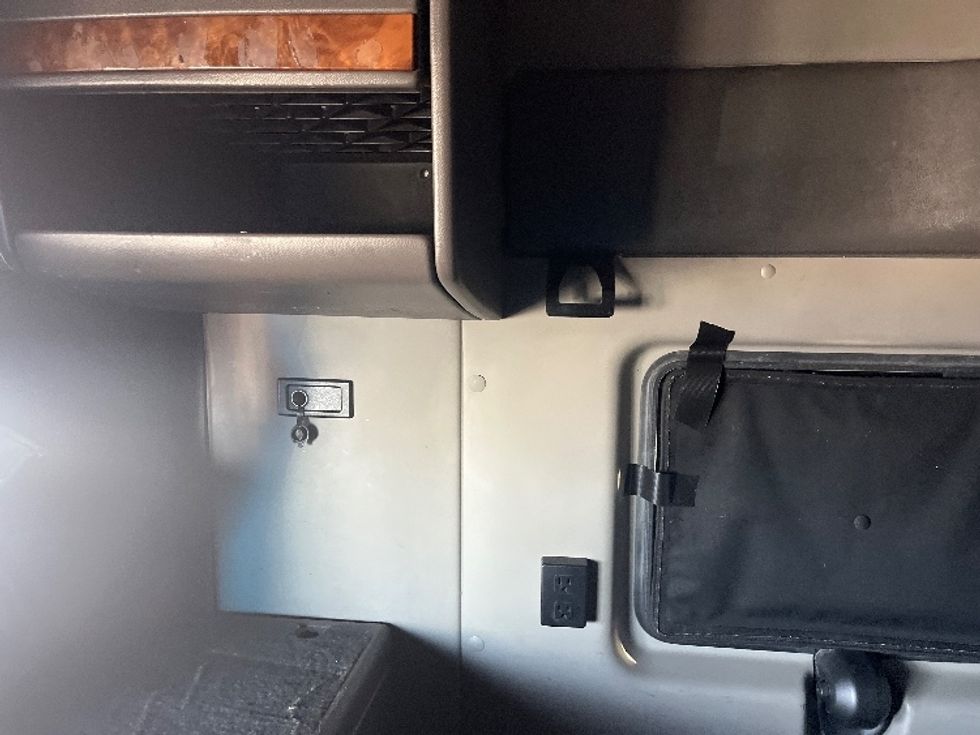 Sleeper Tractor-Heavy Duty Tractors-International-2020-LT625-El Paso-TX-734,173\n\t\tmiles-$ 29,250 - Image 19