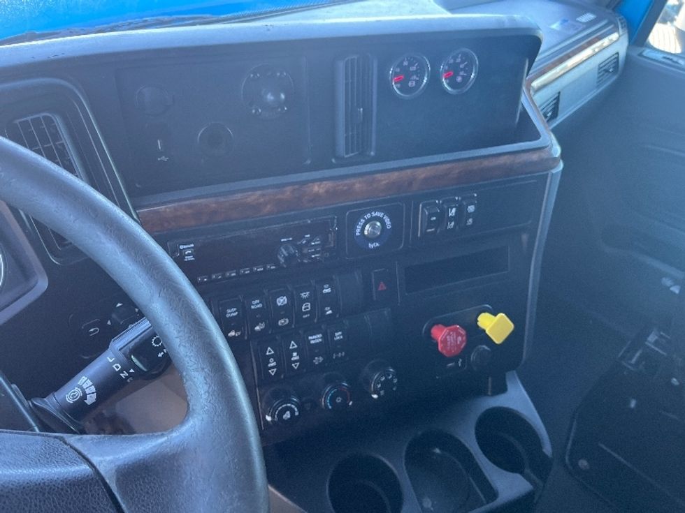 Sleeper Tractor-Heavy Duty Tractors-International-2020-LT625-El Paso-TX-734,681\n\t\tmiles-$ 29,250 - Image 10