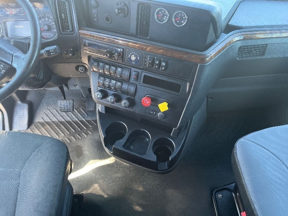 Sleeper Tractor-Heavy Duty Tractors-International-2020-LT625-El Paso-TX-734,681\n\t\tmiles-$ 29,250 - Image 12