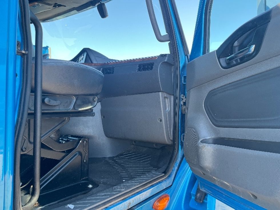 Sleeper Tractor-Heavy Duty Tractors-International-2020-LT625-El Paso-TX-734,681\n\t\tmiles-$ 29,250 - Image 13