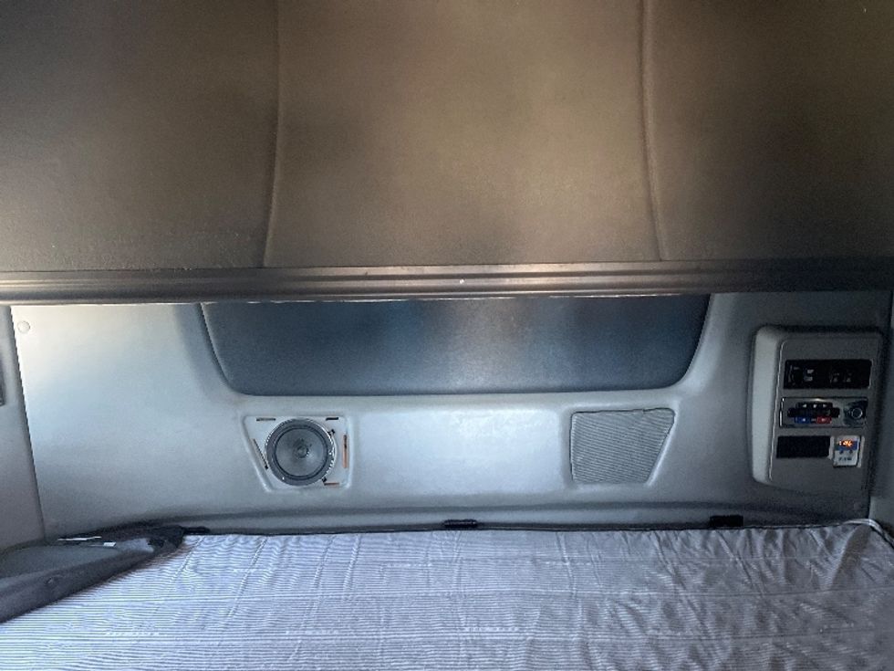 Sleeper Tractor-Heavy Duty Tractors-International-2020-LT625-El Paso-TX-734,681\n\t\tmiles-$ 29,250 - Image 16