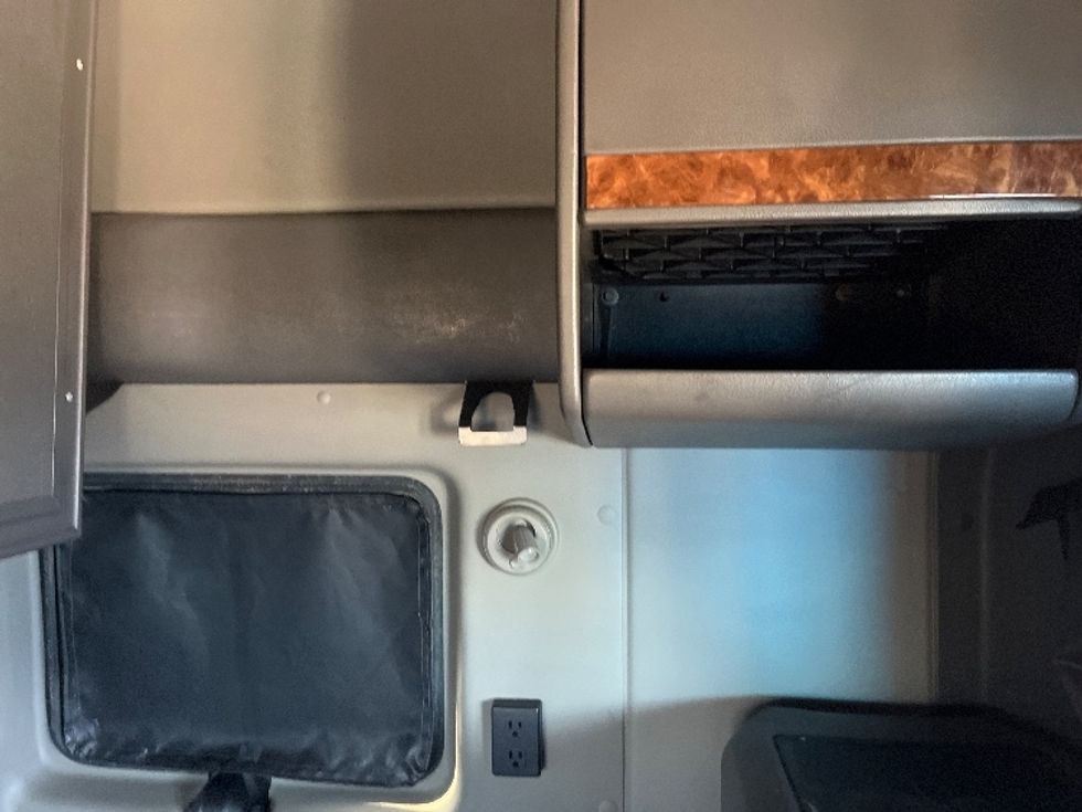 Sleeper Tractor-Heavy Duty Tractors-International-2020-LT625-El Paso-TX-734,681\n\t\tmiles-$ 29,250 - Image 18