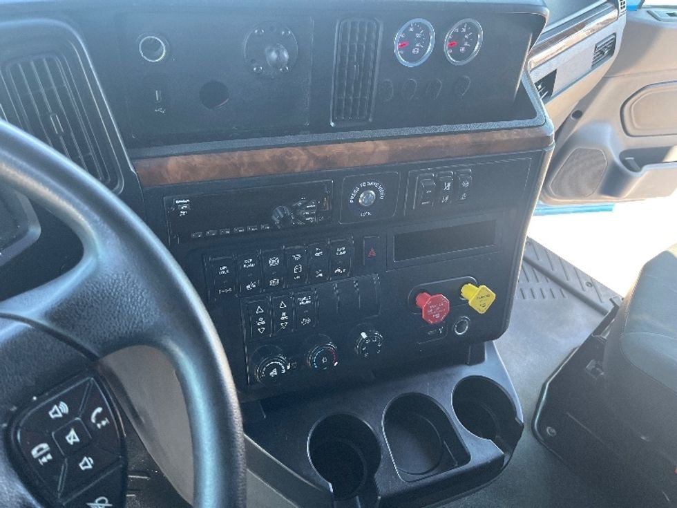 2020 International LT625 LT photo 9