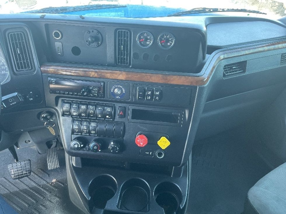 2020 International LT625 LT photo 11