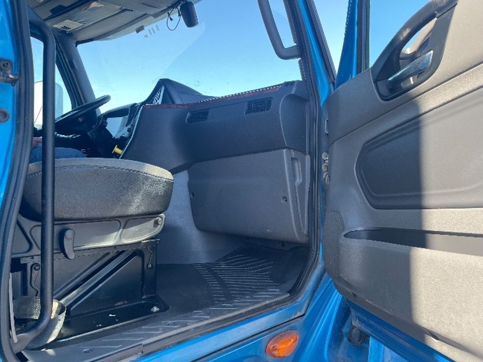 2020 International LT625 LT photo 12