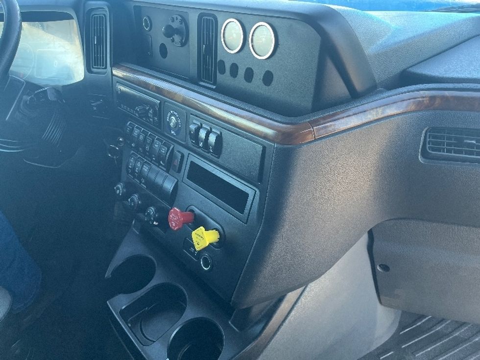 2020 International LT625 LT photo 14