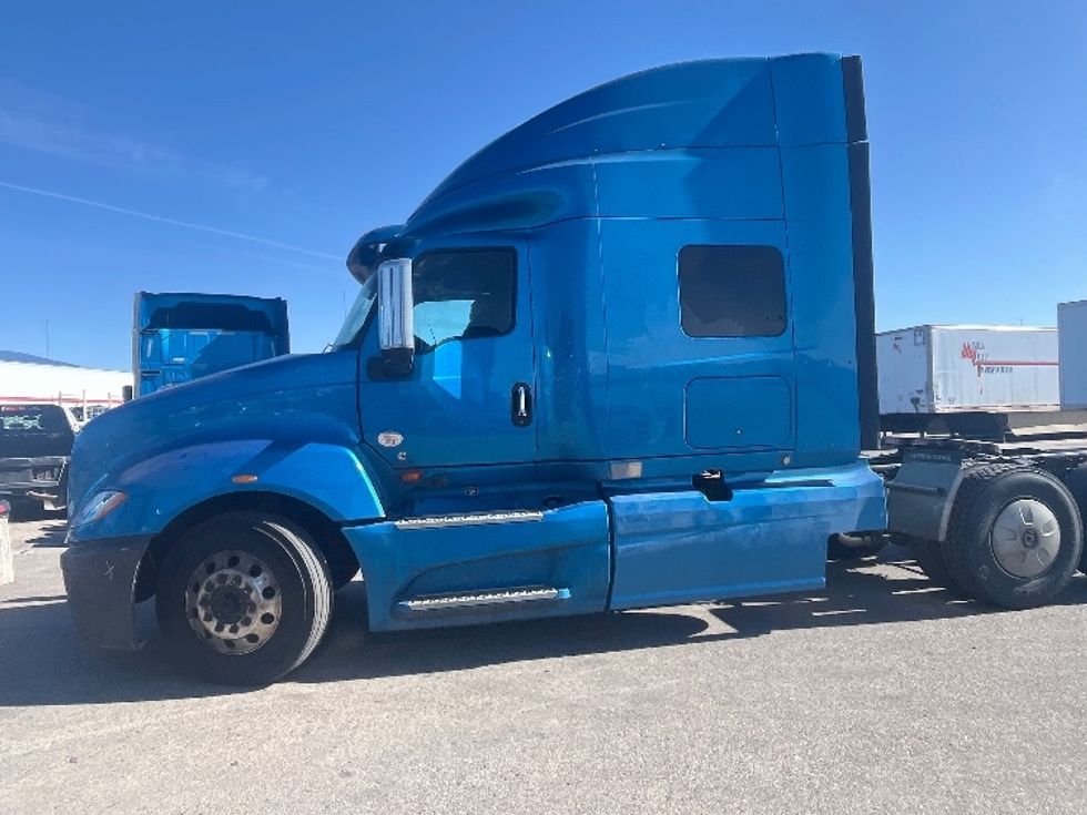 2020 International LT625 LT photo 4