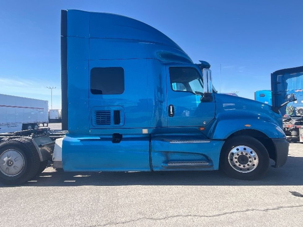 2020 International LT625 LT photo 8