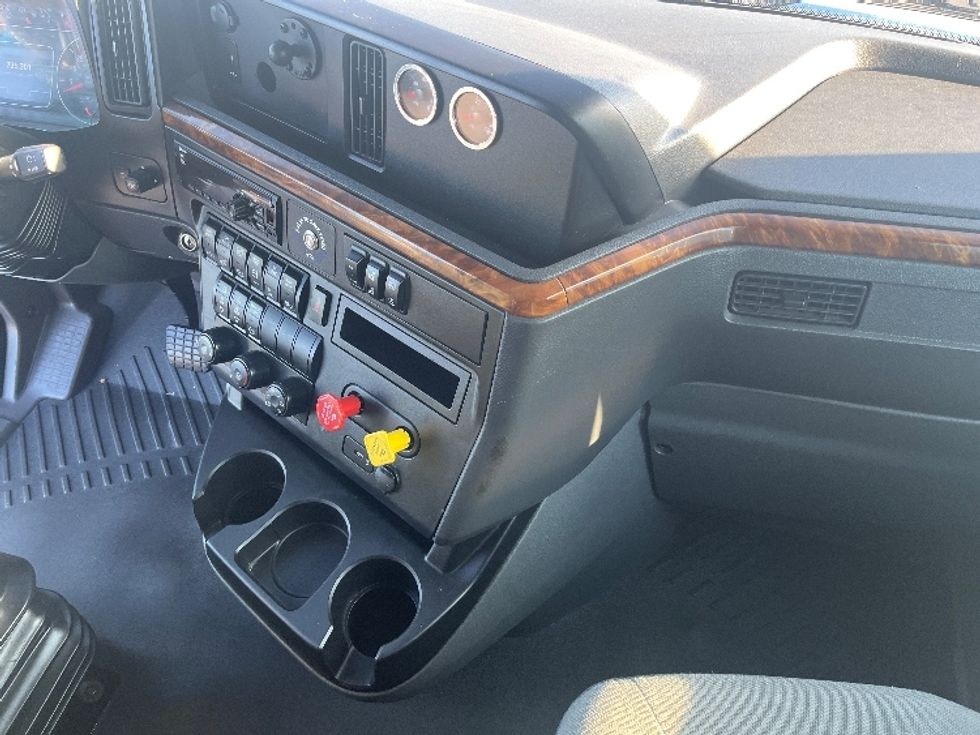 Sleeper Tractor-Heavy Duty Tractors-International-2020-LT625-El Paso-TX-735,301\n\t\tmiles-$ 28,000 - Image 15