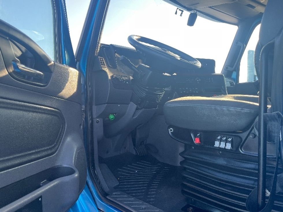 Sleeper Tractor-Heavy Duty Tractors-International-2020-LT625-El Paso-TX-735,301\n\t\tmiles-$ 28,000 - Image 9