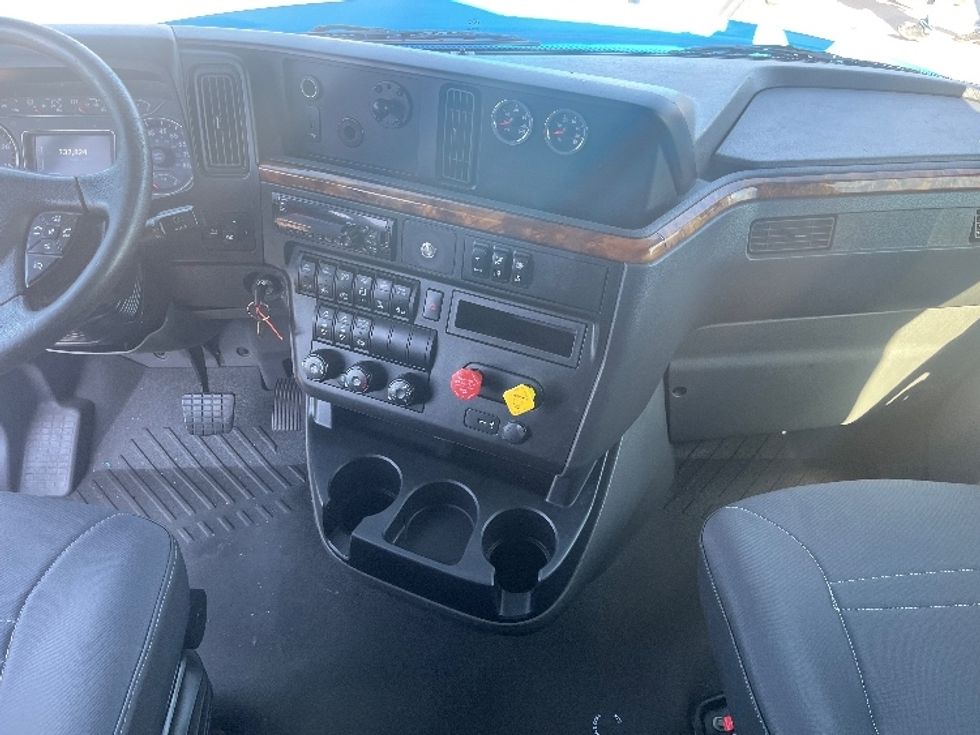 Sleeper Tractor-Heavy Duty Tractors-International-2020-LT625-El Paso-TX-737,824\n\t\tmiles-$ 29,000 - Image 12