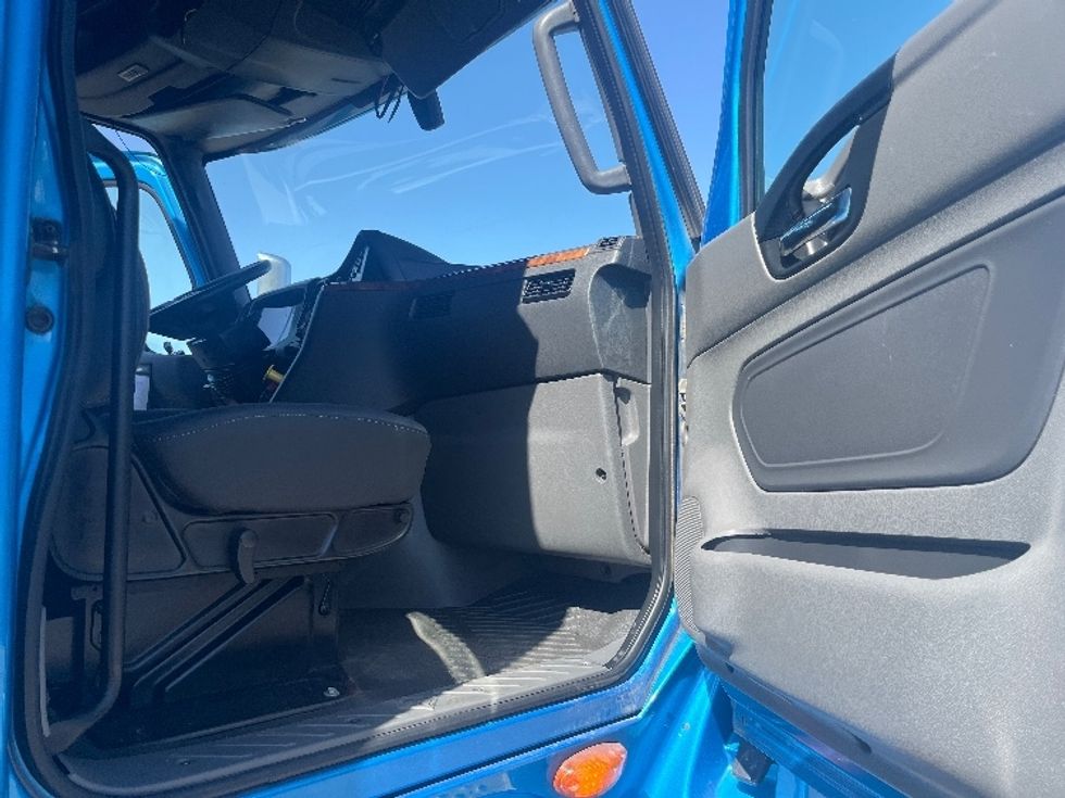 Sleeper Tractor-Heavy Duty Tractors-International-2020-LT625-El Paso-TX-737,824\n\t\tmiles-$ 29,000 - Image 13