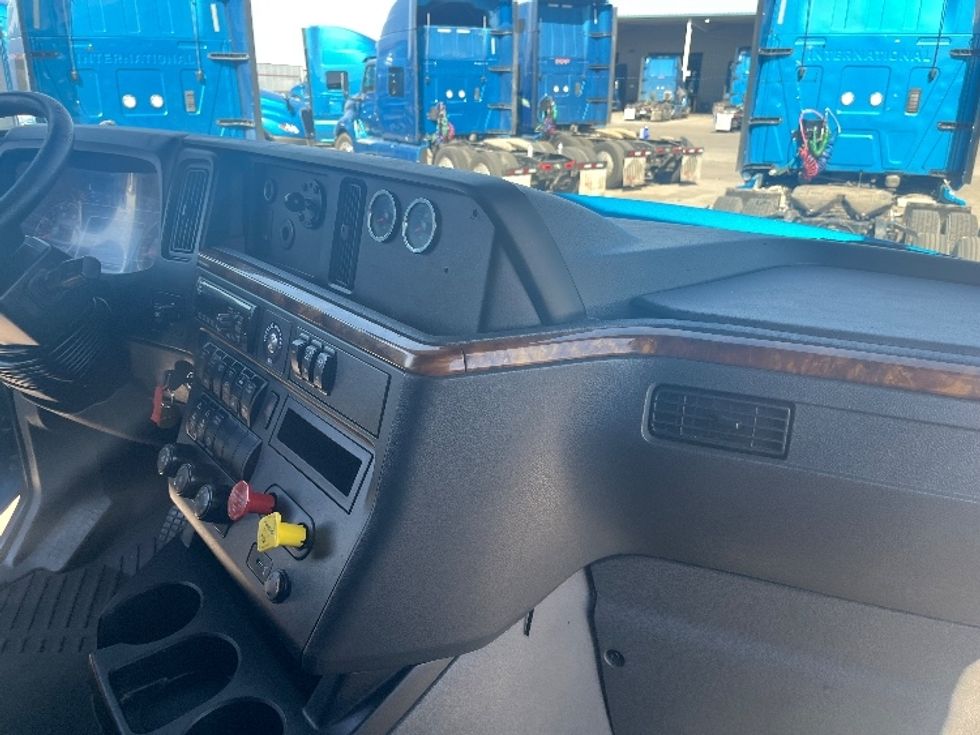 Sleeper Tractor-Heavy Duty Tractors-International-2020-LT625-El Paso-TX-737,824\n\t\tmiles-$ 29,000 - Image 15