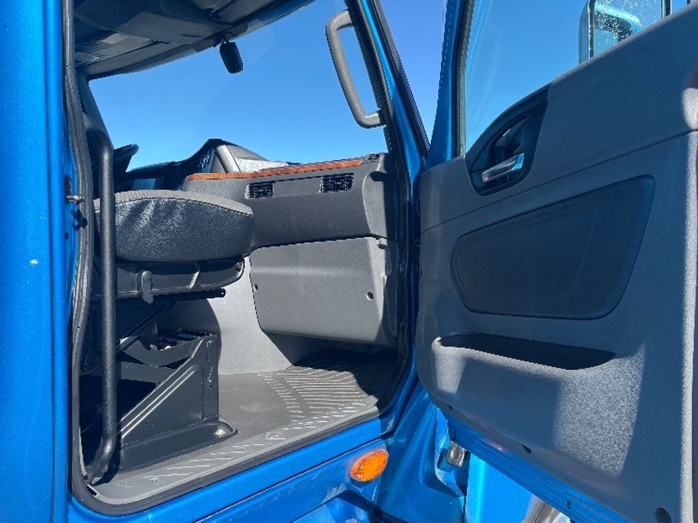 Sleeper Tractor-Heavy Duty Tractors-International-2020-LT625-El Paso-TX-738,583\n\t\tmiles-$ 29,000 - Image 13
