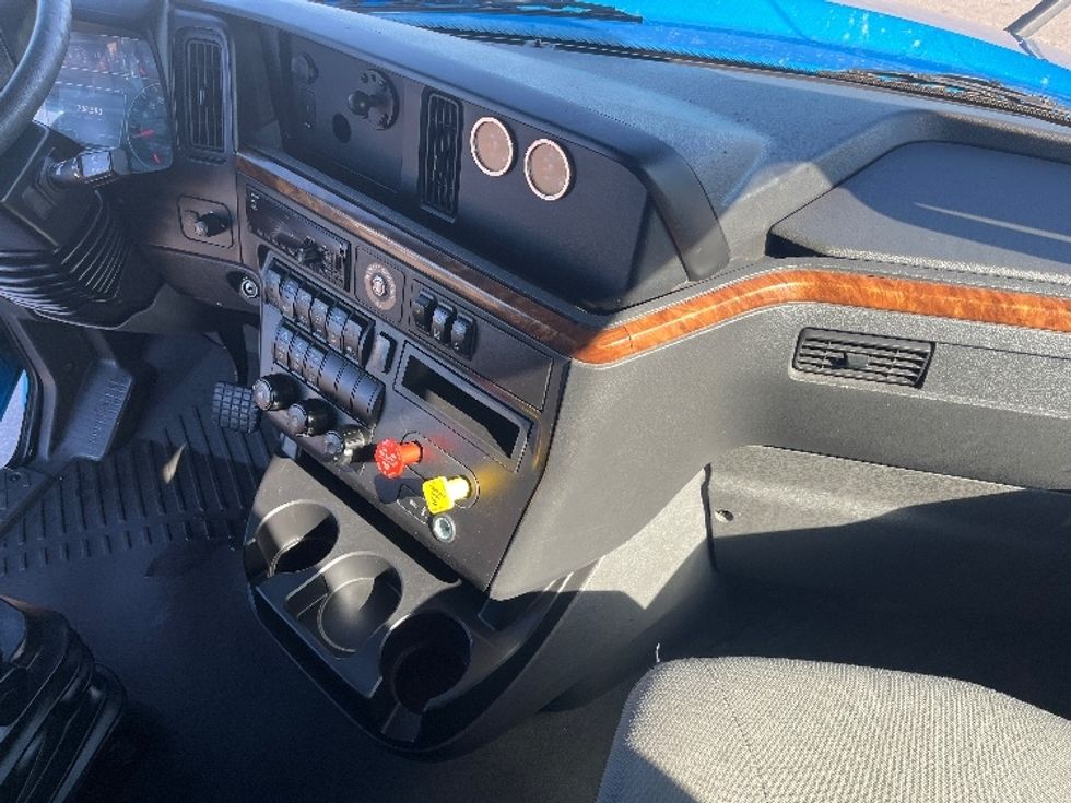 Sleeper Tractor-Heavy Duty Tractors-International-2020-LT625-El Paso-TX-738,583\n\t\tmiles-$ 29,000 - Image 15