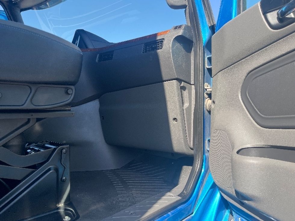 Sleeper Tractor-Heavy Duty Tractors-International-2020-LT625-El Paso-TX-739,519\n\t\tmiles-$ 29,000 - Image 13