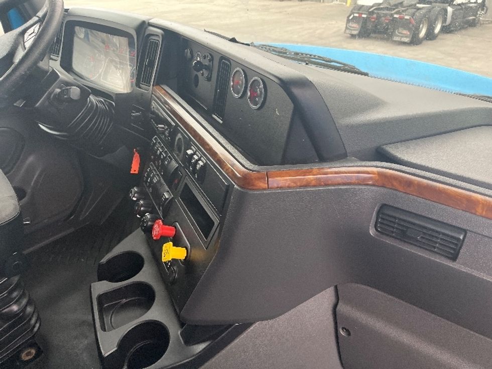 Sleeper Tractor-Heavy Duty Tractors-International-2020-LT625-El Paso-TX-741,213\n\t\tmiles-$ 28,000 - Image 15