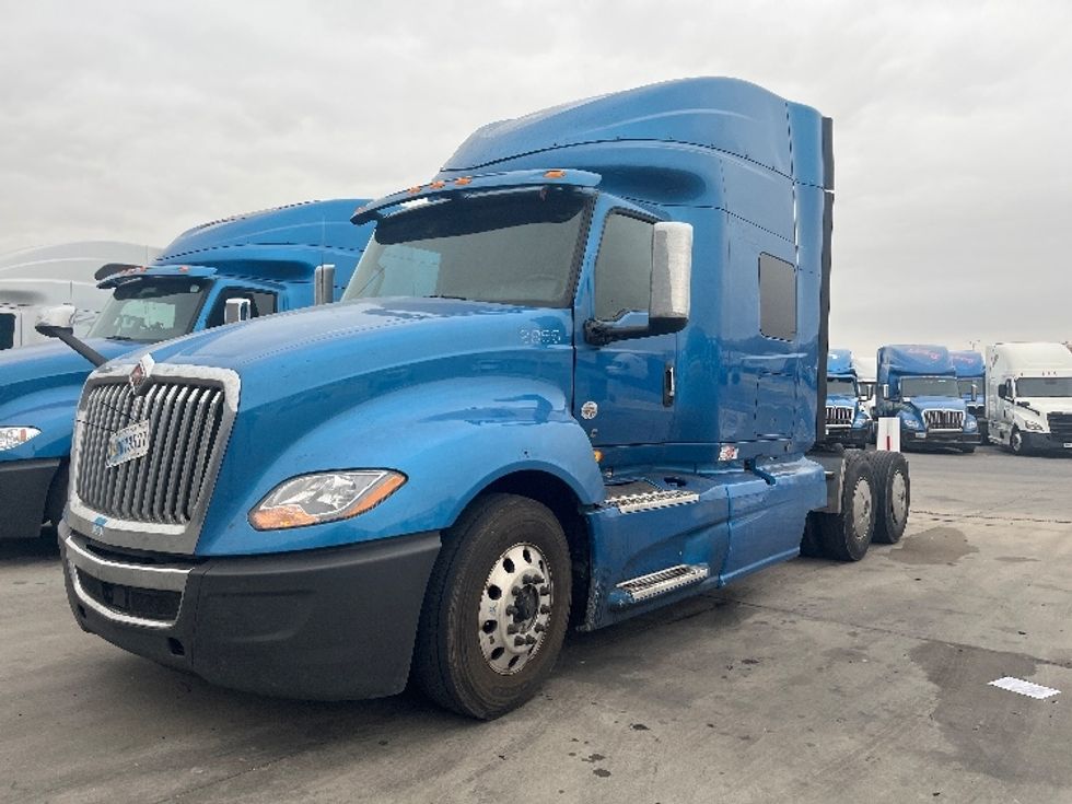 Sleeper Tractor-Heavy Duty Tractors-International-2020-LT625-El Paso-TX-741,213\n\t\tmiles-$ 28,000 - Image 3