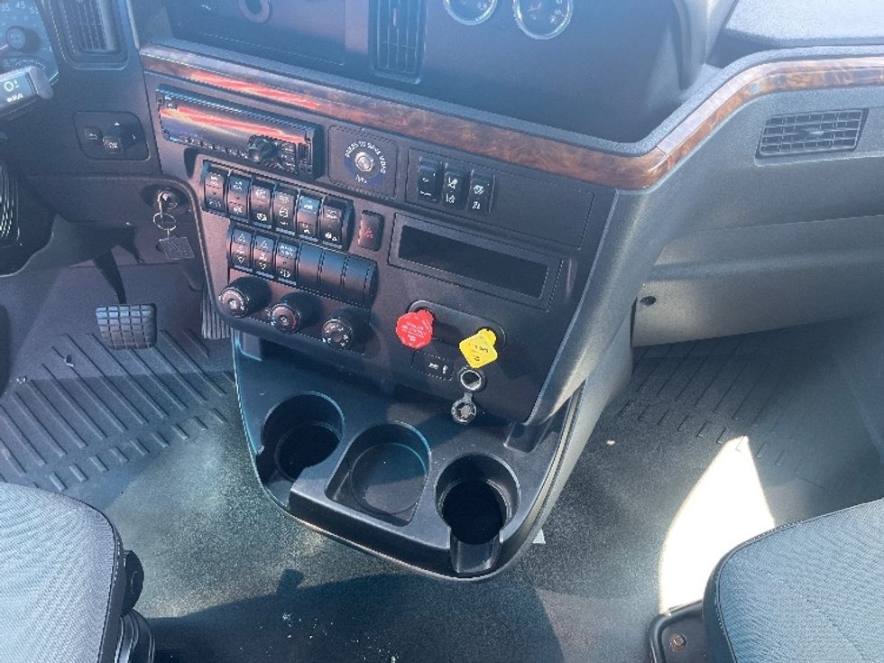Sleeper Tractor-Heavy Duty Tractors-International-2020-LT625-El Paso-TX-741,340\n\t\tmiles-$ 23,750 - Image 12