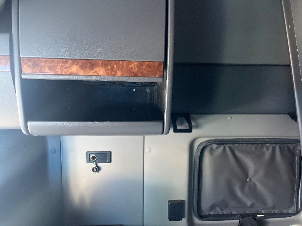 Sleeper Tractor-Heavy Duty Tractors-International-2020-LT625-El Paso-TX-741,340\n\t\tmiles-$ 23,750 - Image 19