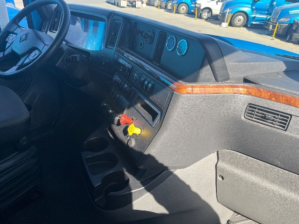 Sleeper Tractor-Heavy Duty Tractors-International-2020-LT625-El Paso-TX-743,506\n\t\tmiles-$ 28,750 - Image 15