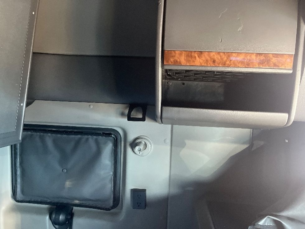 Sleeper Tractor-Heavy Duty Tractors-International-2020-LT625-El Paso-TX-743,506\n\t\tmiles-$ 28,750 - Image 18