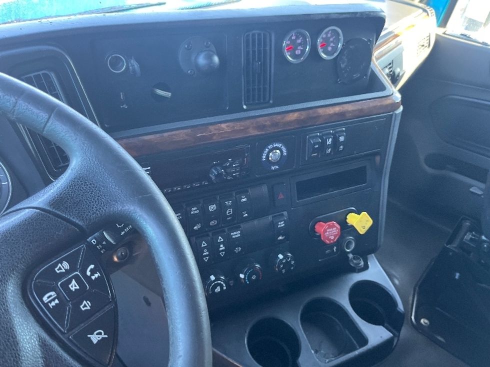 Sleeper Tractor-Heavy Duty Tractors-International-2020-LT625-El Paso-TX-744,340\n\t\tmiles-$ 28,750 - Image 10