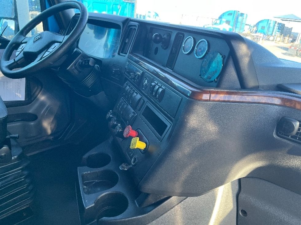 Sleeper Tractor-Heavy Duty Tractors-International-2020-LT625-El Paso-TX-744,340\n\t\tmiles-$ 28,750 - Image 15