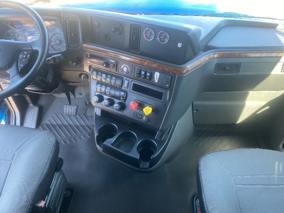Sleeper Tractor-Heavy Duty Tractors-International-2020-LT625-El Paso-TX-745,360\n\t\tmiles-$ 28,500 - Image 12