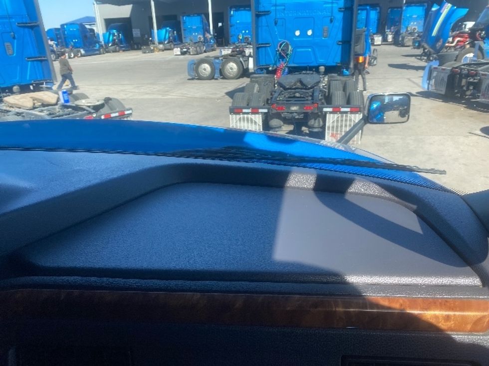 Sleeper Tractor-Heavy Duty Tractors-International-2020-LT625-El Paso-TX-745,360\n\t\tmiles-$ 28,500 - Image 14