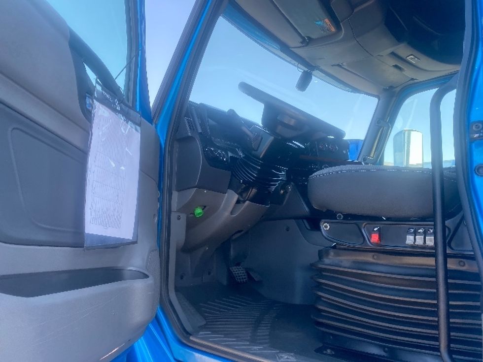 Sleeper Tractor-Heavy Duty Tractors-International-2020-LT625-El Paso-TX-745,360\n\t\tmiles-$ 28,500 - Image 9