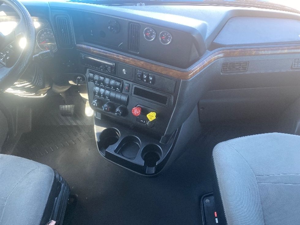 Sleeper Tractor-Heavy Duty Tractors-International-2020-LT625-El Paso-TX-746,347\n\t\tmiles-$ 28,500 - Image 12