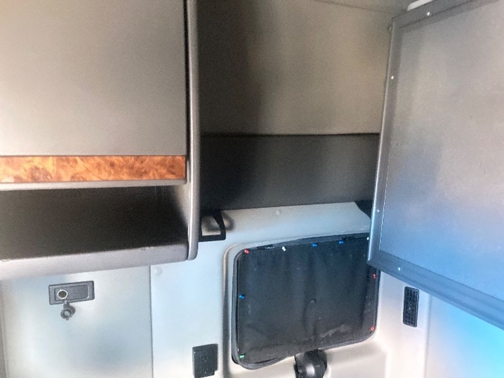 Sleeper Tractor-Heavy Duty Tractors-International-2020-LT625-El Paso-TX-746,347\n\t\tmiles-$ 28,500 - Image 19