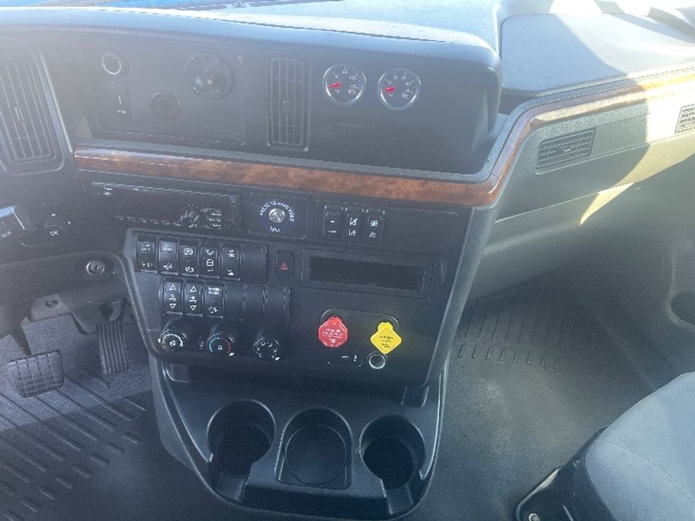 Sleeper Tractor-Heavy Duty Tractors-International-2020-LT625-El Paso-TX-748,888\n\t\tmiles-$ 28,250 - Image 12