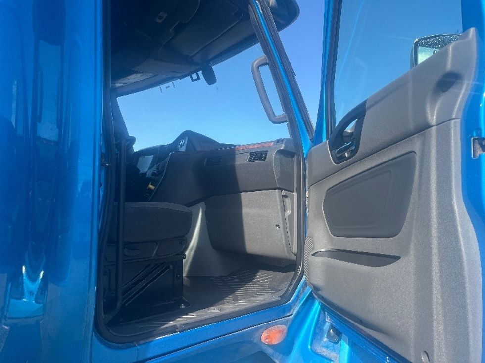 Sleeper Tractor-Heavy Duty Tractors-International-2020-LT625-El Paso-TX-748,888\n\t\tmiles-$ 28,250 - Image 13