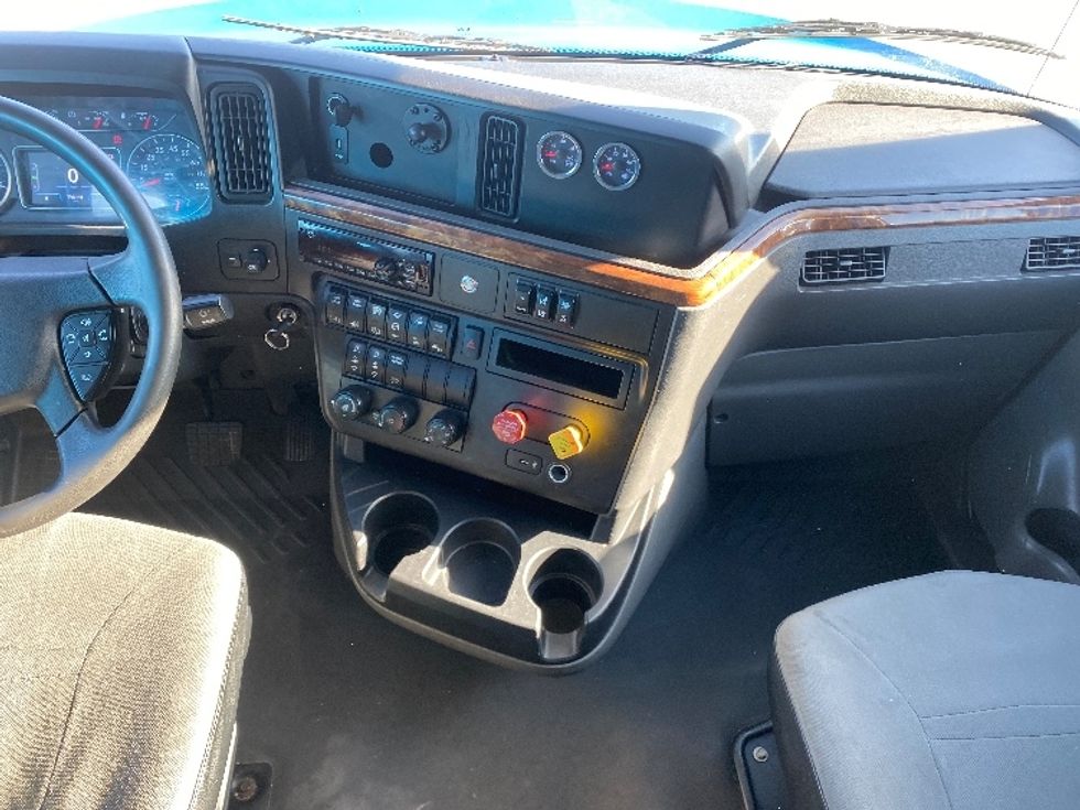 Sleeper Tractor-Heavy Duty Tractors-International-2020-LT625-El Paso-TX-750,148\n\t\tmiles-$ 28,250 - Image 12