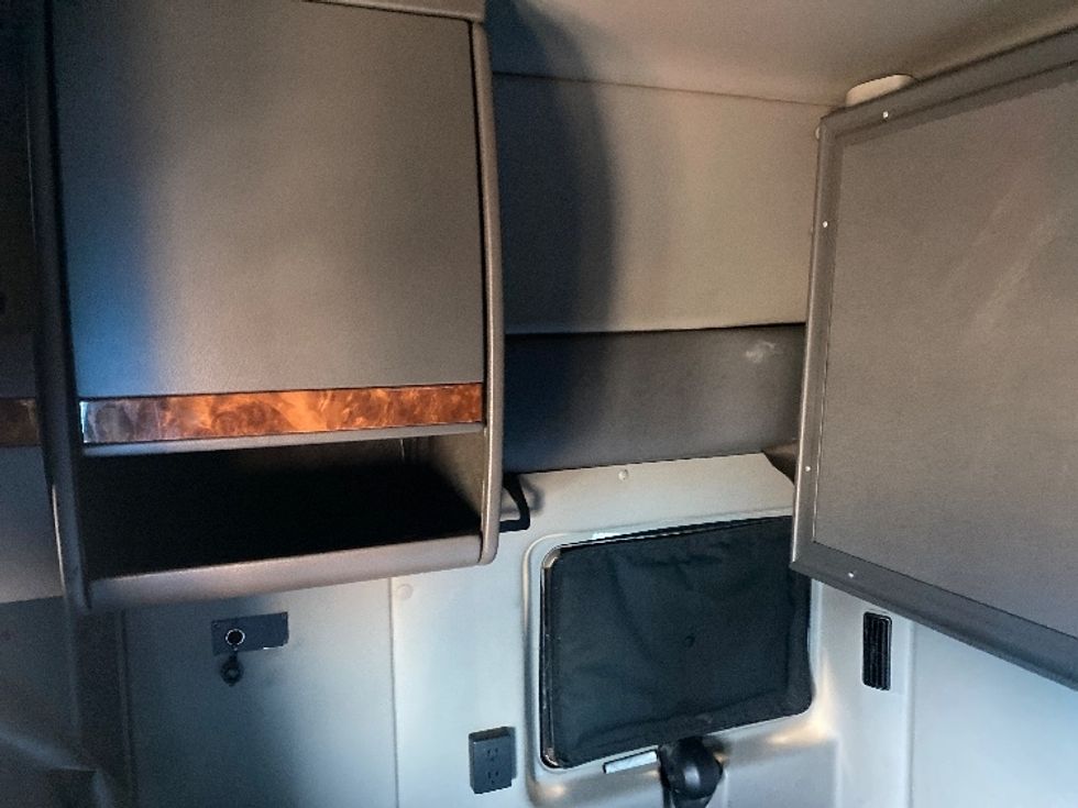 Sleeper Tractor-Heavy Duty Tractors-International-2020-LT625-El Paso-TX-750,148\n\t\tmiles-$ 28,250 - Image 19