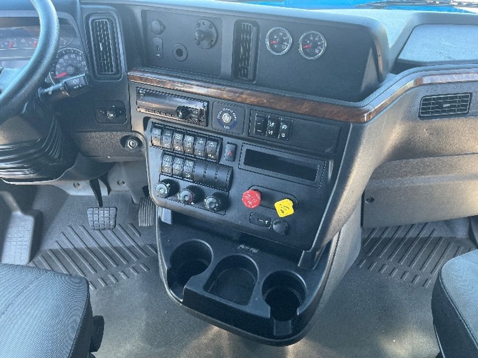 Sleeper Tractor-Heavy Duty Tractors-International-2020-LT625-El Paso-TX-750,280\n\t\tmiles-$ 28,250 - Image 12