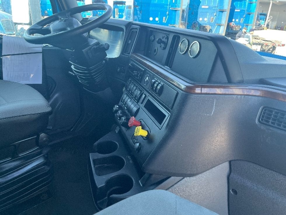 Sleeper Tractor-Heavy Duty Tractors-International-2020-LT625-El Paso-TX-750,280\n\t\tmiles-$ 28,250 - Image 15