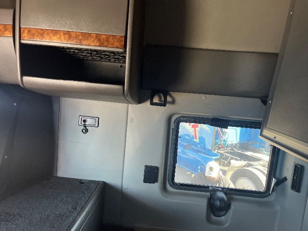 Sleeper Tractor-Heavy Duty Tractors-International-2020-LT625-El Paso-TX-750,280\n\t\tmiles-$ 28,250 - Image 19