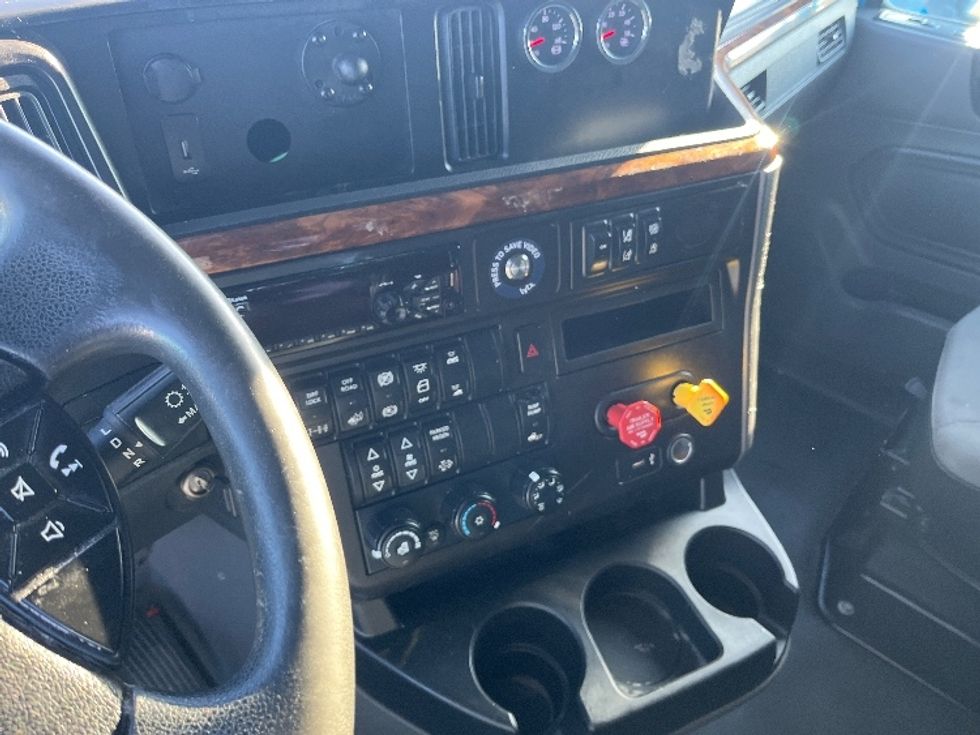 2020 International LT625 LT photo 10