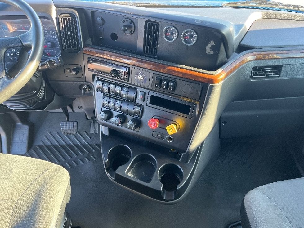 2020 International LT625 LT photo 12