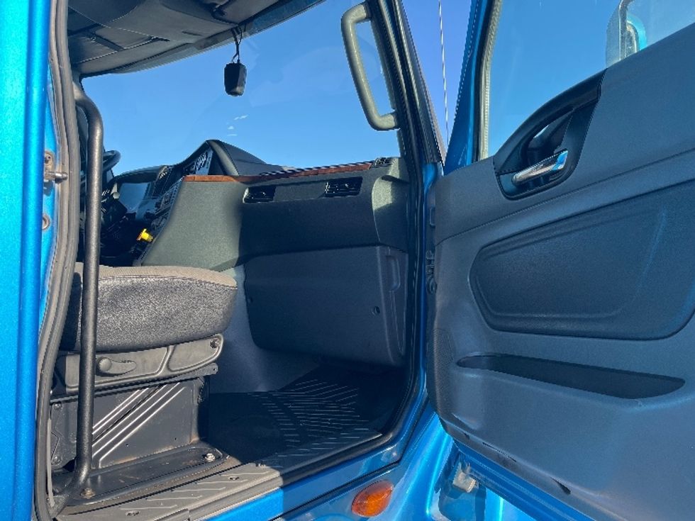 2020 International LT625 LT photo 13