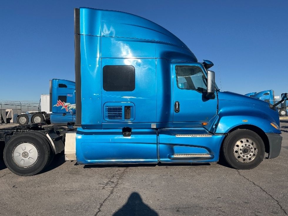 2020 International LT625 LT photo 8