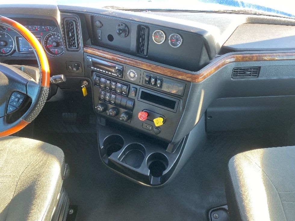 2020 International LT625 LT photo 11