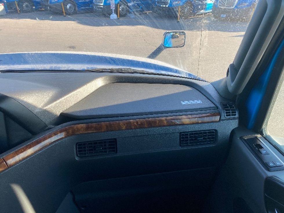 2020 International LT625 LT photo 13